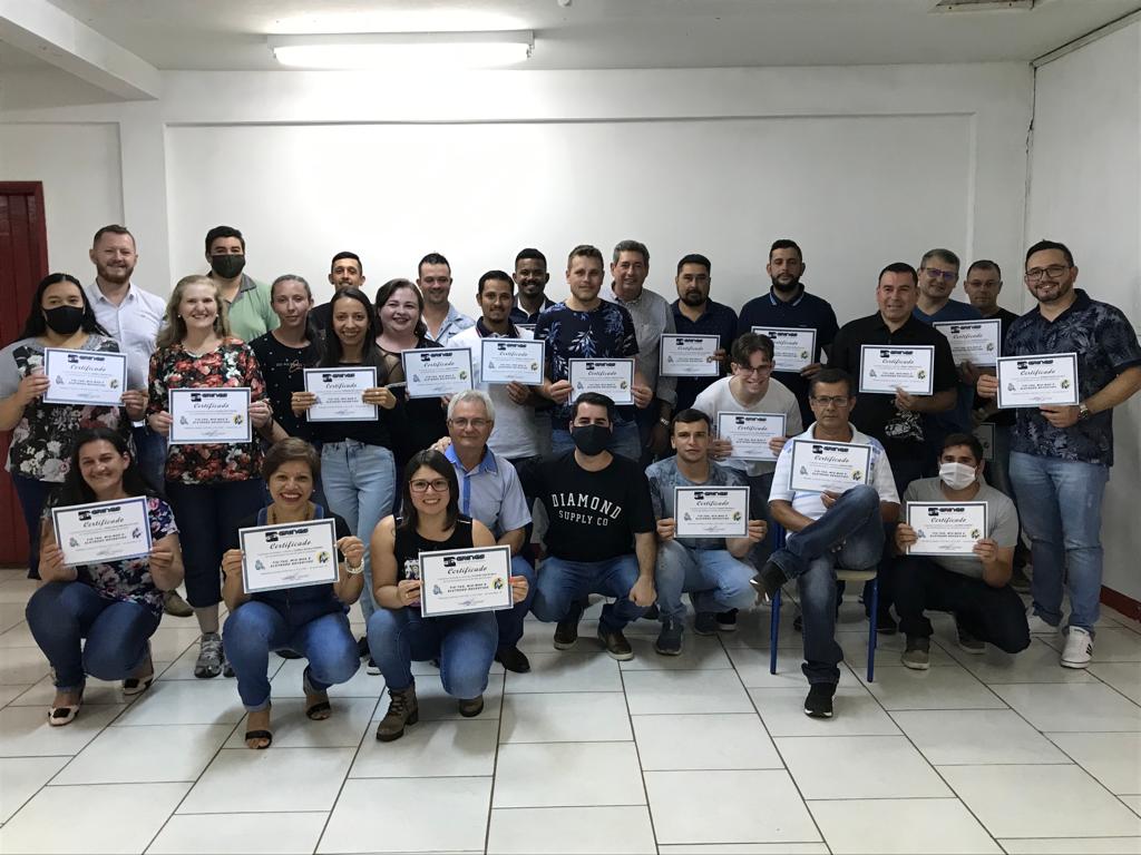 Giruá forma mais 29 giruaenses em curso profissionalizante